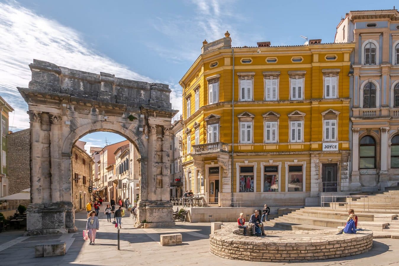 Pogled na Pulu i aktivnosti u južnoj Istri